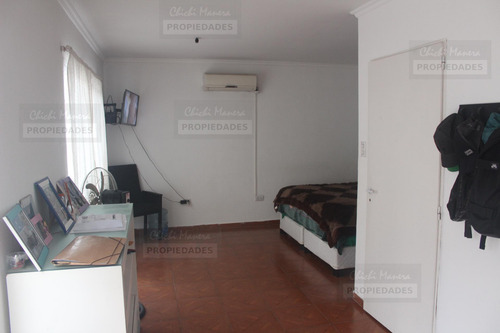 Casa De 2 Dormitorios, Con Garage, Quincho Y Parrilla