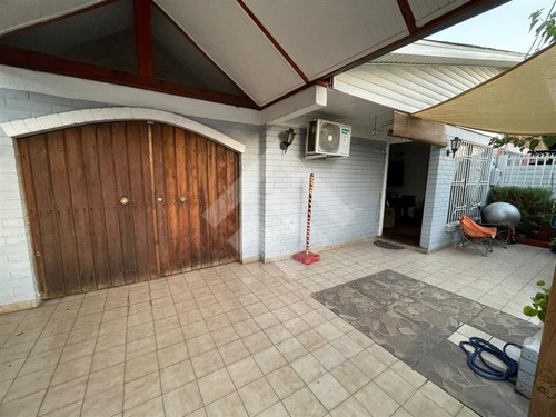 Casa En Venta De 3 Dorm. En Maipú