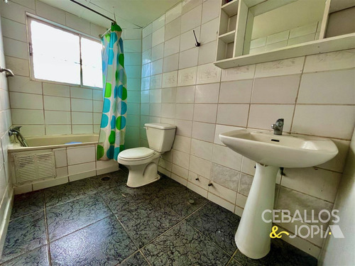 Casa En Venta De 7 Dorm. En Quilpué