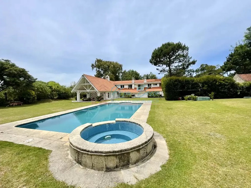 Excelente Casa De 4 Dormitorios Y Piscina En Rincón Del Indio