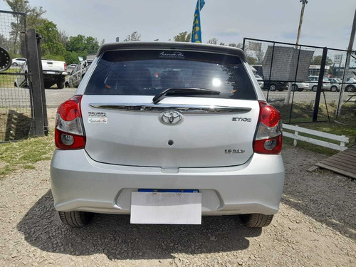 Imagen 6 de 13 de Toyota Etios 1.5 4 Ptas Xls 4at L/18 2018