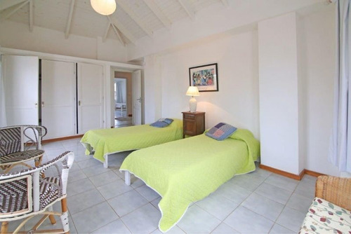 Casa De 5 Dormitorios En La Barra