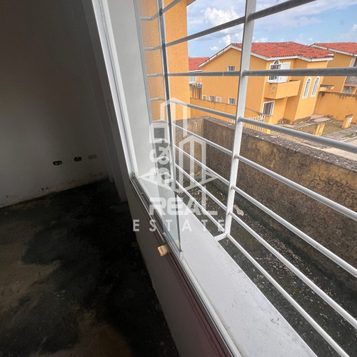 Townhouse En Venta Urb. Vista Linda/ Charallave.