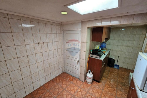 Casa En Gran Terreno / 3d - 2b - 1e