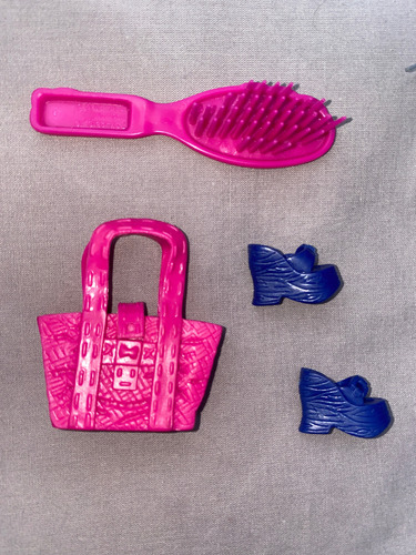 Muñeca Barbie Summer Con Accesorios Fabulosos Mattel 2006 (Usado)