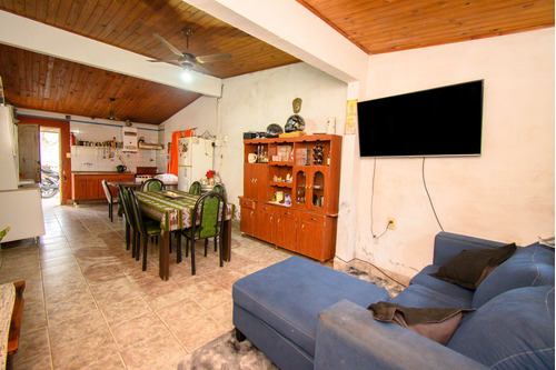 Remax Vende Casa De Dos Dormitorios En Santo Tomé!