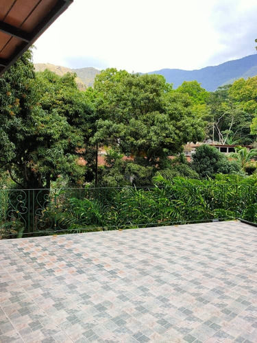 Imagen 15 de 21 de En Venta Hermosa Casa Con Espectacular Clima De Montaña En La Urb Palmarito Andrews Rivero 04124959888