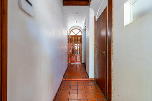 Venta - Casa De 3 Dormitorios Con Patio Seco Y Cochera. Parque, Rosario.