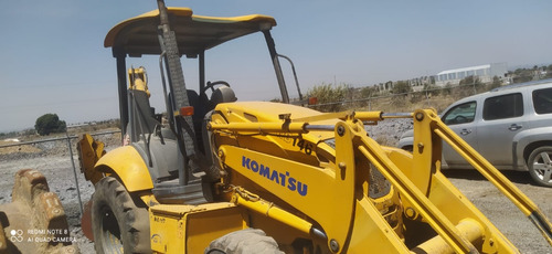 Retroexcavadora Komatsu 4x4 2011