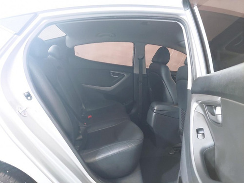 Imagem 13 de 15 de 144219 - Hyundai Elantra 2016 Com Garantia