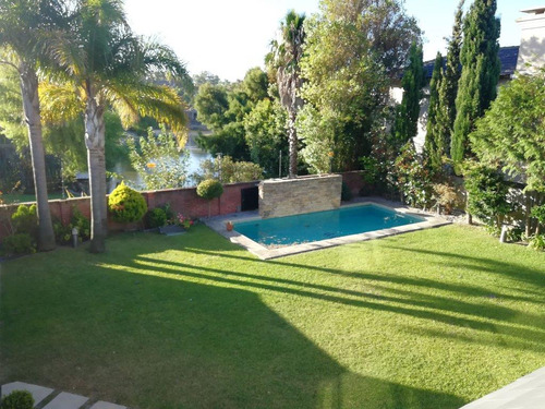 Casa En Venta De 4 Dormitorios En Carrasco (ref: Bon-1383)