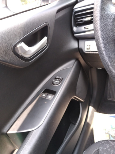 Auto Kia Rio Plata 2018 - $ 12100 Dolares A Tratar