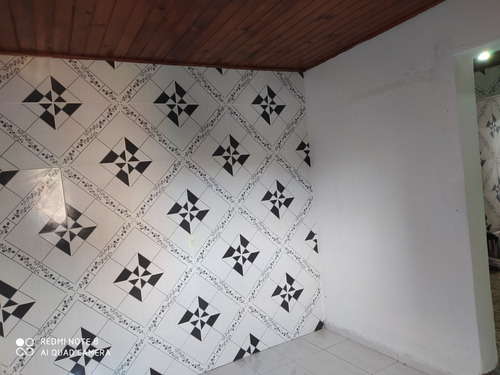 Imagem 3 de 12 de Vende-se Casa R$ 95.000.00