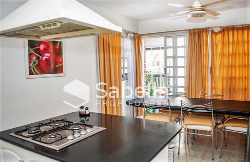 Venta De Casa 5 Dormitorios En Tolosa, La Plata.
