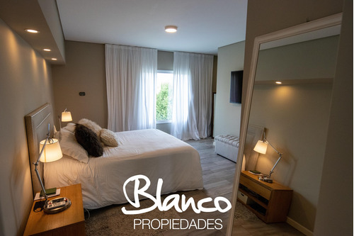 Casa En Venta En La Lomada, Pilar - Desarrollada En Tres Plantas!