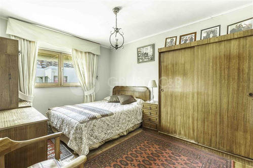 Casa En Venta, 2 Pisos 3 Dorm. En L. Condes Metro Manquehue