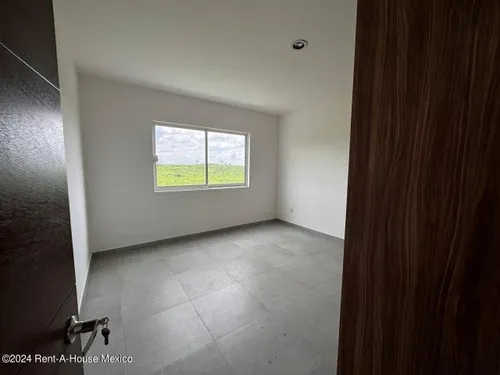 Casa De 4 Recámaras Con 1 En Planta Baja - Venta. El Mirador