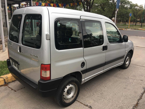 Imagen 10 de 14 de Peugeot Partner 2011 1.6 Hdi Furgon Confort