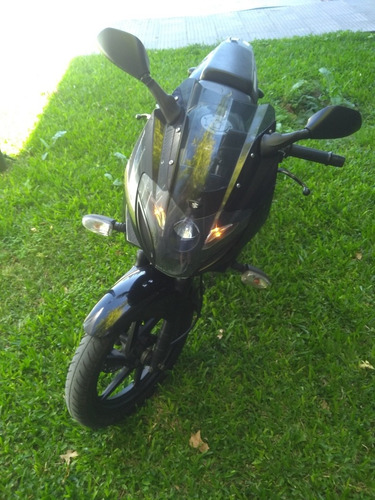 Bajaj Rouser 220 F