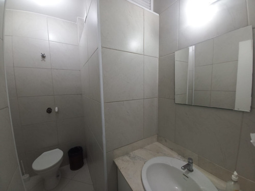 Excelente Sala Comercial Próxima Ao Metrô República, Na Av. Ipiranga 318, Com 148 M2 Mais 33,26 M2 De Área Comum. Imóvel Conta 7 Ares-condicionados, 4 Elevadores, 3 Banheiros, Segurança No Condomínio
