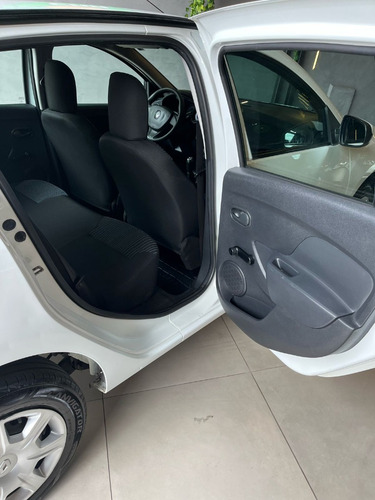 Renault Sandero 1.0 AUTHENTIQUE 16V FLEX 4P MANUAL