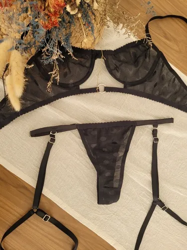 Conjunto de encaje con portaligas new arrivals