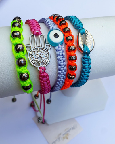 Imagem 2 de 2 de Pulseira Nome Letrinha Personalizada Colorida Praia Verão
