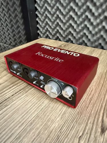 Placa De Audio Focusrite Scarlett 2i2 2.a Gen Igual A Nueva Rojo (Usado)