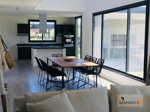 Imagen 3 de 14 de Excelente Casa En Venta En Santa Catalina, Villanueva!
