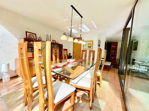 Casa Ampliada San Carlos De Apoquindo 6d/5b/3e En Condominio