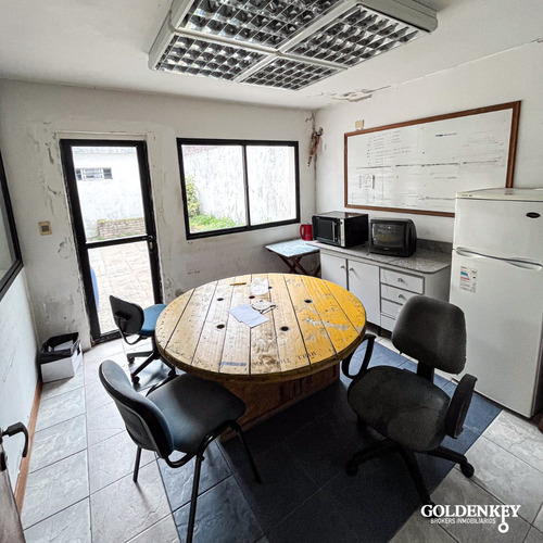 Venta Logística Depósito Y Oficinas Barrio La Blanqueada