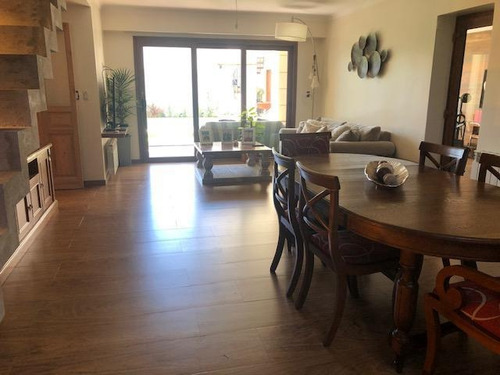 Imagen 6 de 16 de Imponente Casa En Venta 4 Amb Castelar Norte Residencial