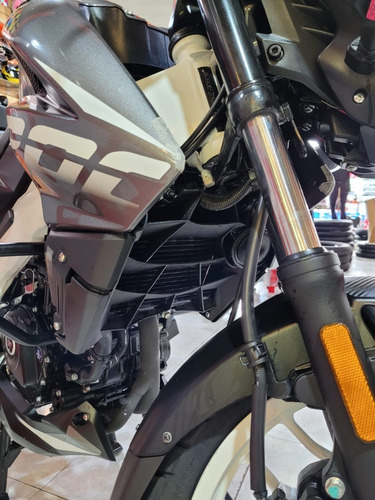 Imagen 13 de 20 de Bajaj Rouser 200 Ns Dunlop 0km