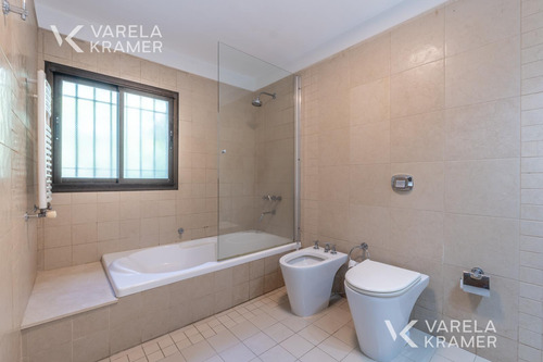Casa En Venta En Martínez