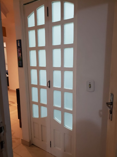 Apartamento De 2 Quartos Na Av. 9 De Julho Com Vista Para A Serra, Super Bem Localizado.