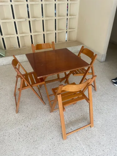 Juego De Mesa Y Sillas De Madera (Usado)