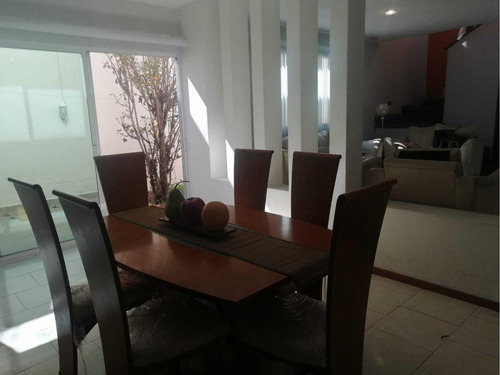 Casa En Venta En Nueva Chapultepec, Morelia, Michoacán De Ocampo C.p. 58280