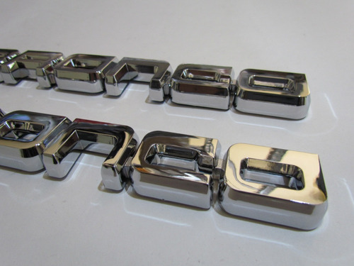 Imagen 3 de 10 de Par Emblemas Ford Bronco Accesorio Emblema