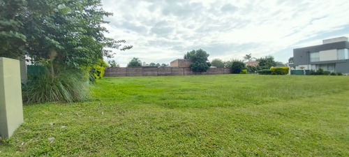 Terreno En Venta En Yerba Buena , 741m2 En Quinta Azucena.