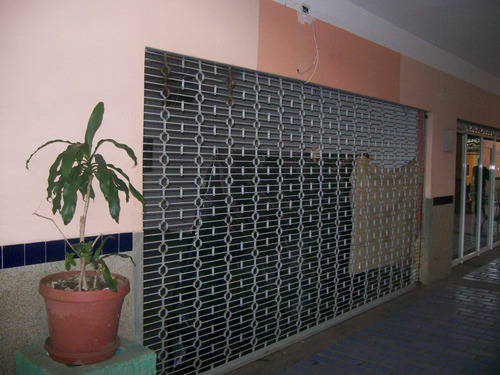 Imagen 4 de 5 de Cristalería, Acero Inoxidble, Drywall, Pintura