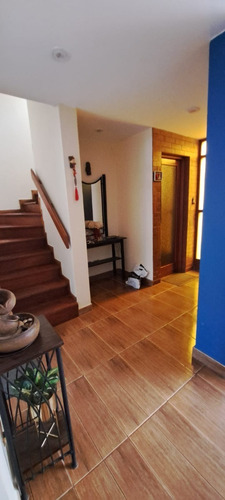Imagen 5 de 17 de Casa Remodelada, 1 Cuadra Parque De La Pera