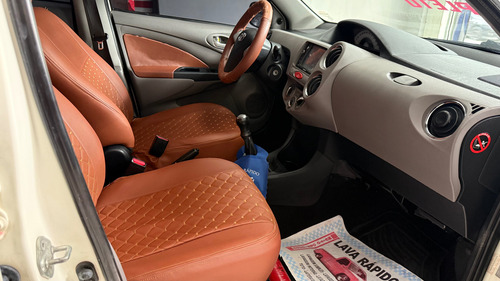 Toyota Etios Sedán 1.5 16v Xls 4p