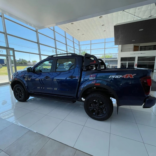 Nissan Frontier PRO4X 4x4 AT