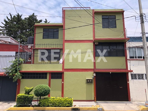 Mml Casa En Venta,  Con Departamento Independiente,  En Azca