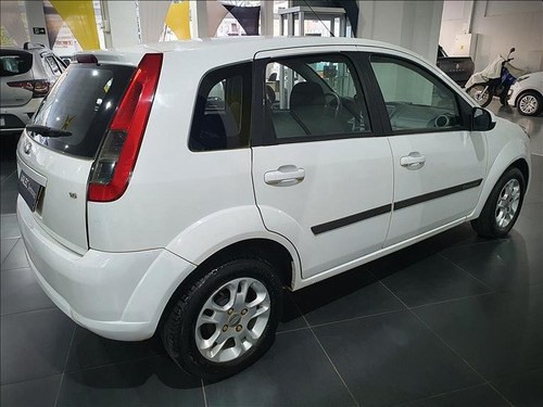 Imagem 11 de 13 de Ford Fiesta 1.6 Flex 8v Class 5p