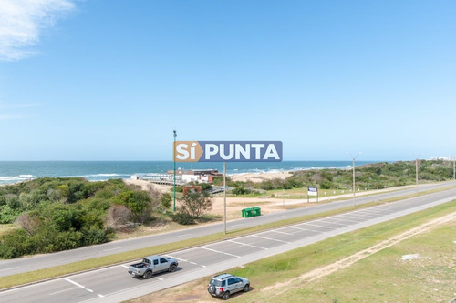 Imagen 11 de 28 de Apartamento De Tres Dormitorios En Suite En Alquiler Con Vista El Mar En Primera Línea Playa Brava