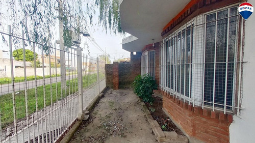 Venta Casa 4 Ambientes Con Parque Ezpeleta