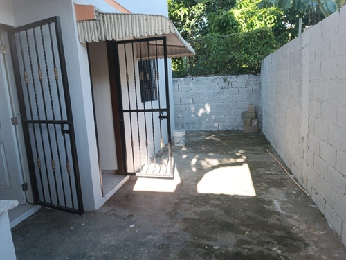 Imagen 11 de 30 de Casa De Oportunidad En Brisa Oriental De San Isidro, 3 Habitaciones Principal Con Baño, Baño Común, Sala, Comedor, Cocina Terraza En Segundo Nivel, Cuarto De Servicio Con Baño Galería, Marquesina