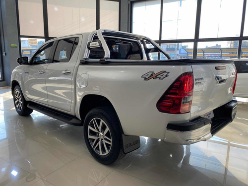 Toyota Hilux 2.8 Cd Srx 177cv 4x4 At 2017