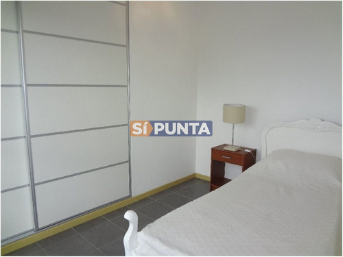 Imagen 13 de 16 de Apartamento De 3 Dormitorios Y Dependencia, Playa Mansa